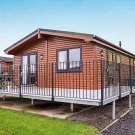 Chalet Osprey Lodge by Interhome, hotel sa Kinross