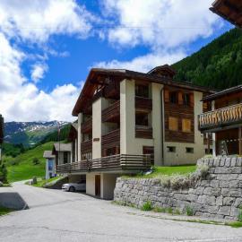 Apartment Alpetta by Interhome, hotelli kohteessa Tschamut