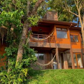 Casa na montanha em condomínio de alto padrão