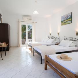 Kargas Studios, hotel di Dhráganon