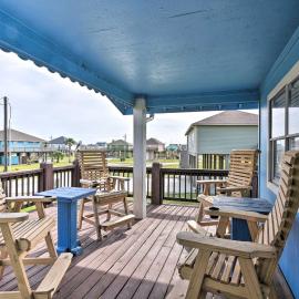 1/2 Mi to Gulf: Family Home in Crystal Beach!