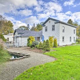 Spacious Home by Finger Lakes & Watkins Glen!, hotel sa Burdett