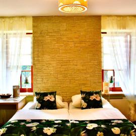 Villa Casanna, hotel in Łomianki