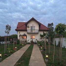 Blue Sky House, hotel in Baloteşti