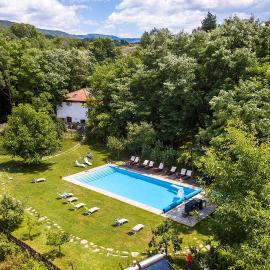 Garmen Hills Guest Houses، فندق في جارمين