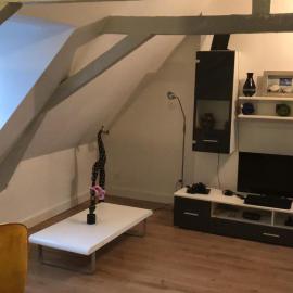 Logement avec deux appartements sur deux étages, hotelli kohteessa Wormhout