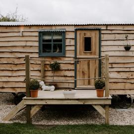 Angela's Rest Shepherds Hut with Scandi Hot Tub