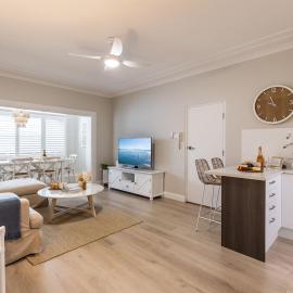 Louisa Court, 2,49 Donald St - Beautifully furnished unit in the heart of town with air con and Wi-Fi
