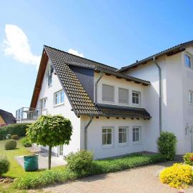 Balkon mit traumhaften Meerblick, gratis Nutzung vom AHOI Erlebnisbad und Sauna in Sellin Dünenhaus FeWo05 โรงแรมในเกอเรน
