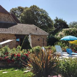 LE POULAILLER DE LA CHAYRIE, hotel in Lacapelle-Marival