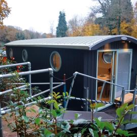Lady Florence, Spring Unique River Boat with Castle Views, hotell sihtkohas Kent