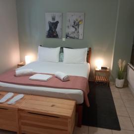 Helen's Welcoming & cozy flat, hotel u gradu Koropion