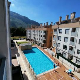 Cuquiellu, apartamento con piscina, 3km playa VUT-3084-AS，位于利亚内斯的酒店