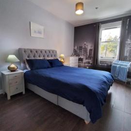 Cosy 2-BDR Apartment & 15 minutes to Edinburgh by train & Free Parking, hotel in Prestonpans