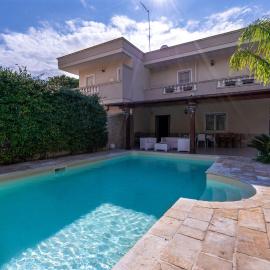 YCH-Villa ANGELINA IN PUGLIA A POCHI PASSI DAL MARE