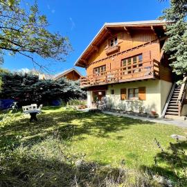 Family Cottage With Garden In Saint Chaffrey, Hotel in Saint-Chaffrey