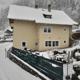 Zirnberg Appartements, hotel u gradu Flattach