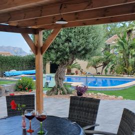 Viesnīca Serene mountain views Spacious garden and sole use of the 10x5m pool Fortunā