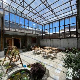 雪湖轻奢民宿 Snowlake Inn, hotel in Shangri-La