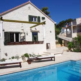 Holiday Home Nevista, hotelli kohteessa Sumartin