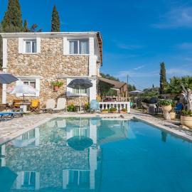 Stelios Stone House Sinarades, hotel i Kouramádes