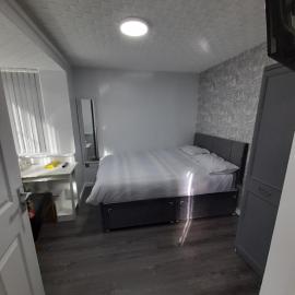 Glorious BnB Longbridge, hotel in Longbridge