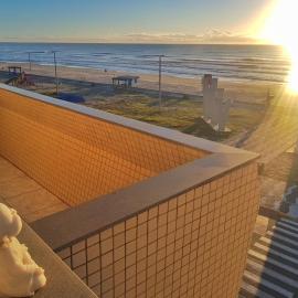 Incrível Sacada à Beira Mar APTO 3Q, hotel in Tramandaí