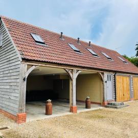 Silverwood Coach House, with pre booked use of Indoor Swimming Pool, Hotel in Frome