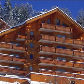 Renovated 6 pers Luxury Chalet in Meribel Centre 85m2 3BR 3BA with Mountain View and boots heater !, hotel in Méribel