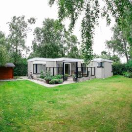 Rustig gelegen bungalow op Texel, hotel i Oosterend