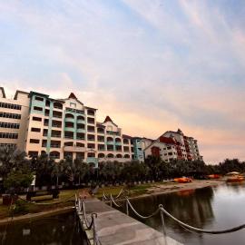 Marina Island Lumut HomeHotel, מלון בלומוט