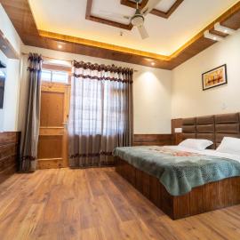 Mathan View Homestay - 3min Drive to Kullu-Manali Airport, hotel in Shamshi