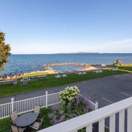 Baymont by Wyndham St. Ignace Lakefront, отель в городе Сент-Игнас