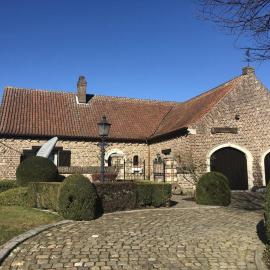 14P 5B Villa de Poothoeve with Sauna and beautiful garden, hotel em Bilzen