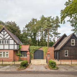 14P 5B Beautiful English Villa with jacuzzi, hótel í Zuidwolde