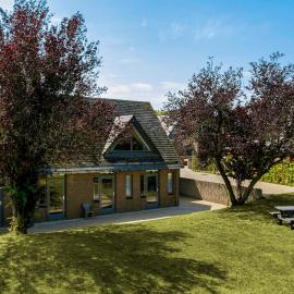 12P 5B Spacious villa near IJsselmeer and forest – hotel w mieście Rijs