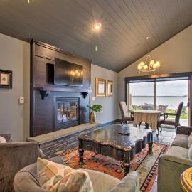 Breezy Point Escape w/ Views, Dock & Fire Pit!, hotel a Breezy Point