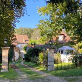 Domaine le Manoir, gîtes de charme et de caractère avec piscines privatisées et spa nordique, hotel in Fossemagne