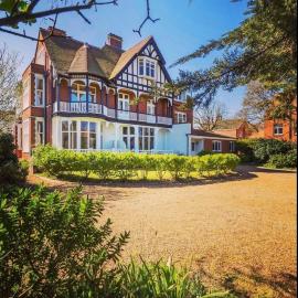 Regal Retreat Modern 2 bed apartment 400m from sea, hotel in Cromer