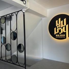 The Corner มุมม่วน คาเฟ่ แอนด์ โฮสเทล MumMuan hostel, hotel di Chiang Mai