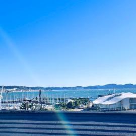 オーシャンビュー 加美屋リゾート 江ノ島,江ノ島の島内,仲見世通りから3分,海と日の出を臨む貸切の和モダン別荘, Hotel in Fujisawa