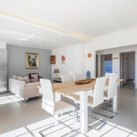 Beautiful Seaview 2 Bedroom Apartment