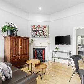 Boutique Heritage Studios On Ryrie street OPPOSITE HOSPITALS Geelong CBD, hotel in Geelong