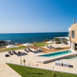 Your Private Retreat by the beach, with Heated Pool, by ThinkVilla, hôtel à Petres