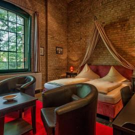Hotel zur Henne โรงแรมในเนาม์บวร์ก