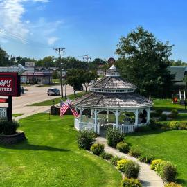 Amber's Inn and Suites