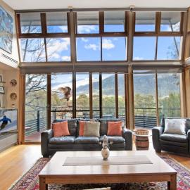 Les Perrieres Chalet - Spacious 2BR Chalet l Gym l Indoor Pool l Tennis l WiFi l BBQ