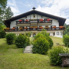 Ferienwohnanlage Bergschlößl Wohnung Nr 9, hotel in Oberaudorf