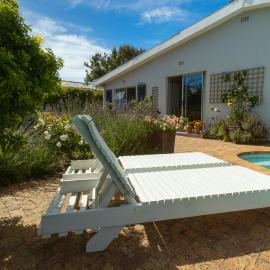 Surf Way Beach cottage, hotel di Cape Town