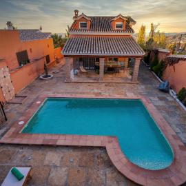 La Rayuela, hotel a Monachil